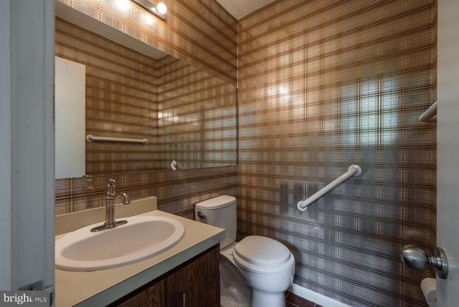 2029 Lakebreeze Way, Townhouse with 4 bedrooms, 4 bathrooms and null parking in Reston VA | Image 12