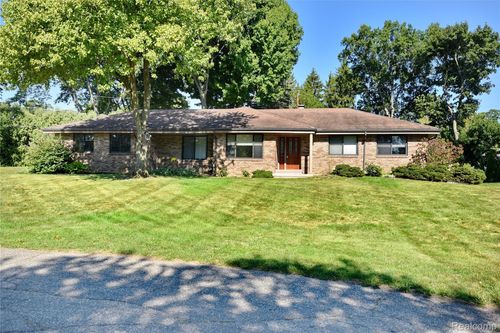 280 Wendy Ln, Bloomfield Hills, MI, 48302-1178 | Card Image