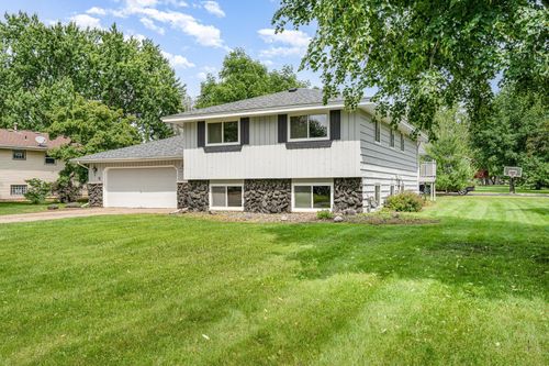 8211 6th St Ne, Spring Lake Park, MN, 55432-1821 | Card Image
