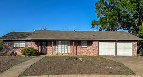 2032 S China St, Brady, TX, 76825-7312 | Card Image