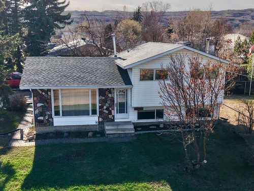 9714 77 Ave, Peace River, AB, T8S1C9 | Card Image