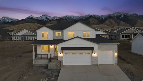 128 N 900 E, Hyde Park, UT, 84318-3586 | Card Image