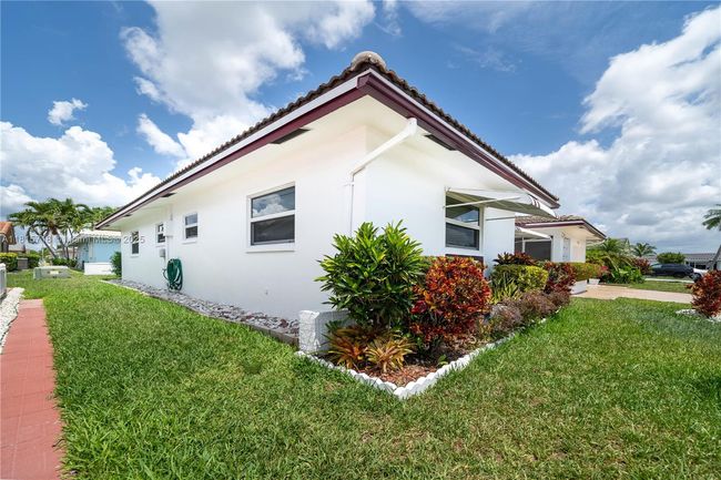 5803 Nw 85 Th Ter, House other with 2 bedrooms, 2 bathrooms and null parking in Tamarac FL | Image 37