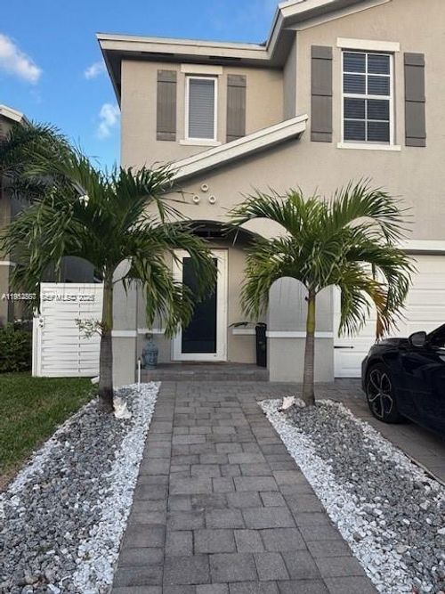 439 Ne 6th Pl, Florida City, FL, 33034-3267 | Card Image