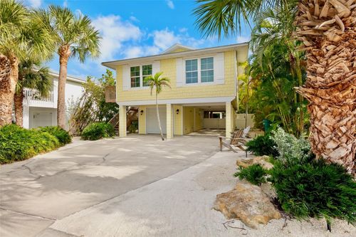 511 Spring Ave, ANNA MARIA, FL, 34216 | Card Image