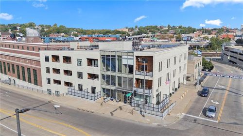 apt-30-360 W Pershing Rd, Kansas City, MO, 64108-2411 | Card Image