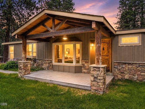 19206 Kiowa Rd, Bend, OR, 97702-8918 | Card Image