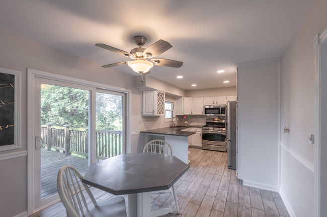 526 Gamble Dr, House other with 3 bedrooms, 2 bathrooms and 2 parking in Lisle IL | Image 4
