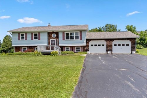 17 Meadowbrook Ln, Saint Albans, VT, 05478-5141 | Card Image