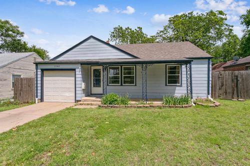 1046 N Crestway St, Wichita, KS, 67208-2807 | Card Image