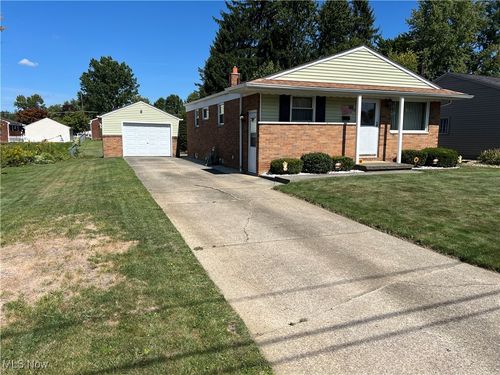 746 Whipple Ave, Campbell, OH, 44405-1540 | Card Image
