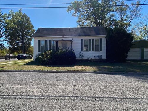 482 E Walnut St, Nashville, IL, 62263-1723 | Card Image