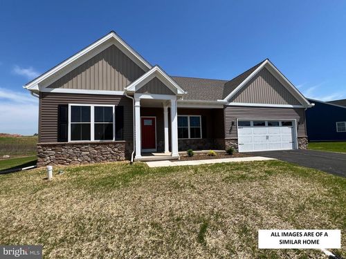 126 N West View Dr, ELIZABETHTOWN, PA, 17022-9236 | Card Image