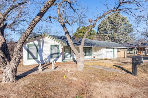 504 Oak St, Clyde, TX, 79510-3709 | Card Image