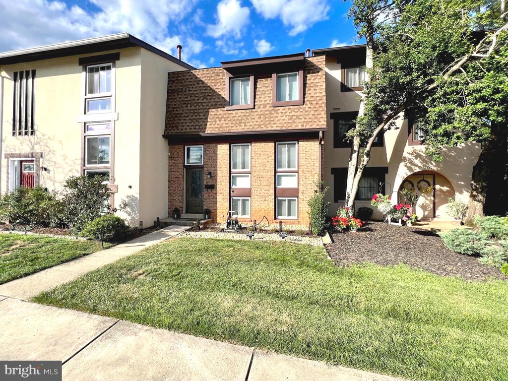 Blake Ln, Fairfax, VA 22031