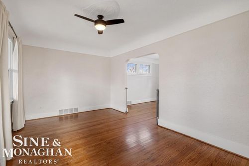 1332 Wayburn St, Grosse Pointe Park, MI, 48230-1071 | Card Image