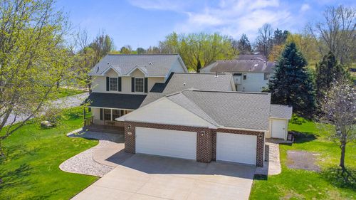 955 Park Dr, Belle Plaine, MN, 56011-2207 | Card Image