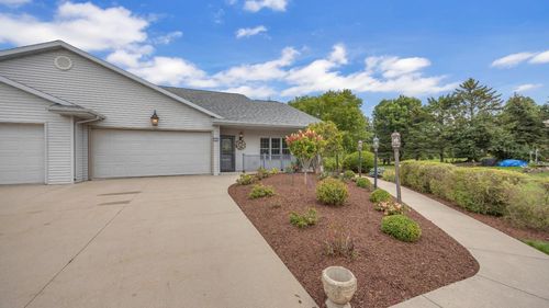 1402 Kaat Ln, Sheboygan, WI, 53081-8832 | Card Image