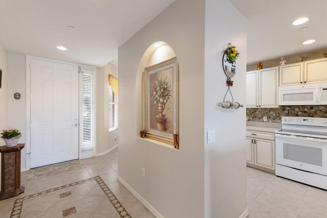 UNIT-102 - 8414 Wethersfield Run, Condo with 2 bedrooms, 2 bathrooms and null parking in Lakewood Ranch FL | Image 5