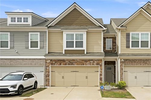 7757 Medieval St, Fairburn, GA, 30213-1131 | Card Image