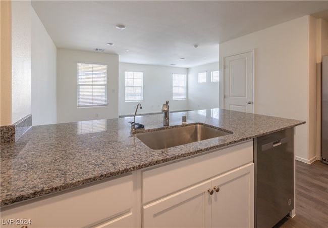 340 Summer Sparrow Ave, Townhouse with 3 bedrooms, 3 bathrooms and null parking in Henderson NV | Image 7
