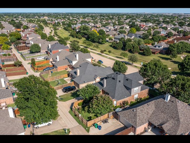 Aerial view with a residential view | Image 34