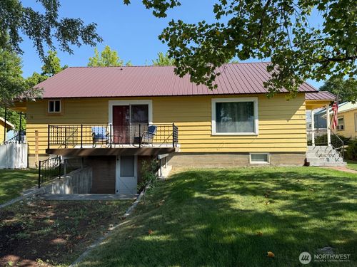 18 W Cherry Ave, Omak, WA, 98841-9707 | Card Image