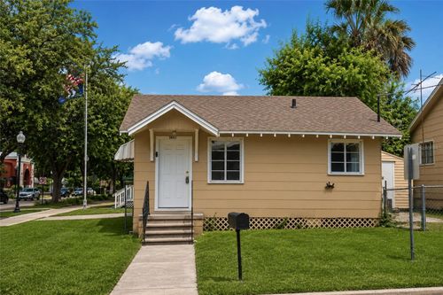 38443 6th Ave, Zephyrhills, FL, 33542-4332 | Card Image