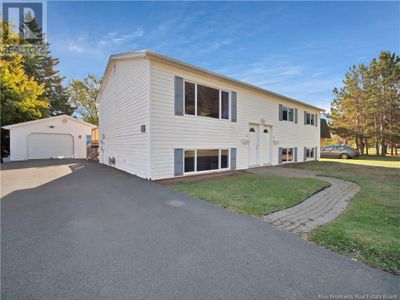 21 Point Park Dr, House other with 6 bedrooms, 2 bathrooms and null parking in Riverview NB | Image 1