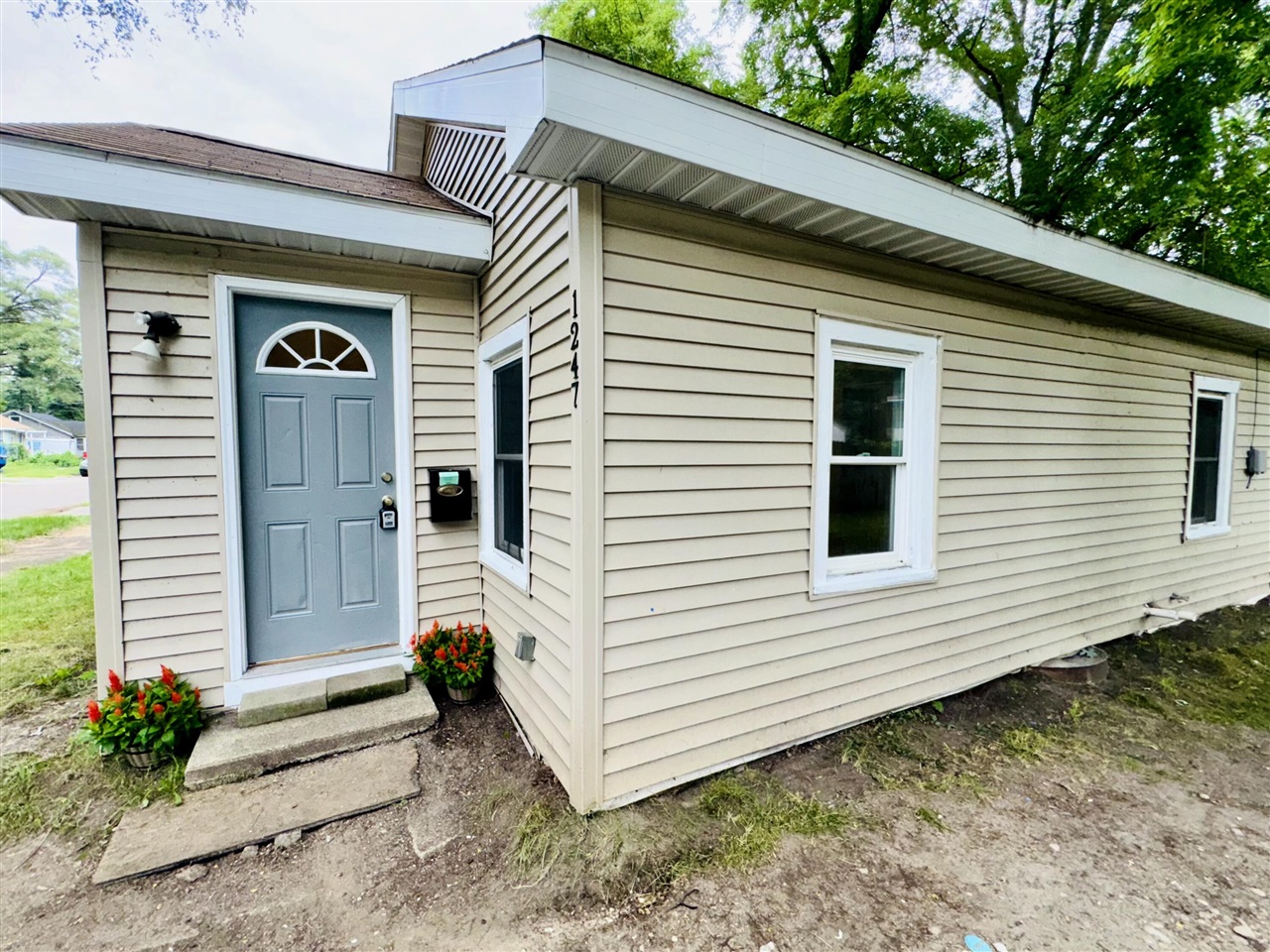 Pavone St, Benton Harbor, MI 49022