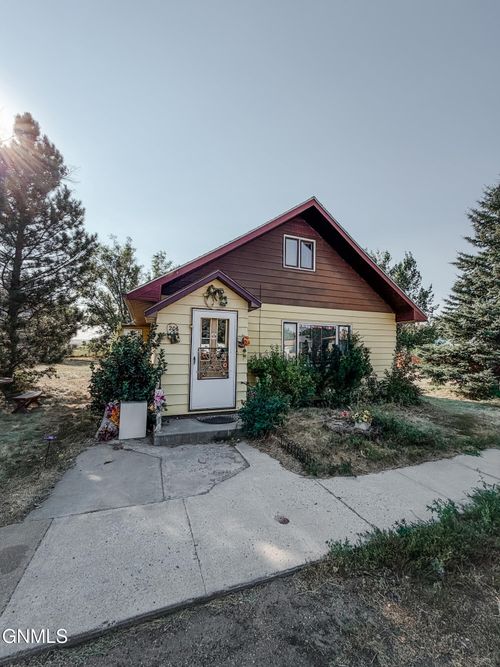 206 1st Ave S, Medicine Lake, MT, 59247-2301 | Card Image