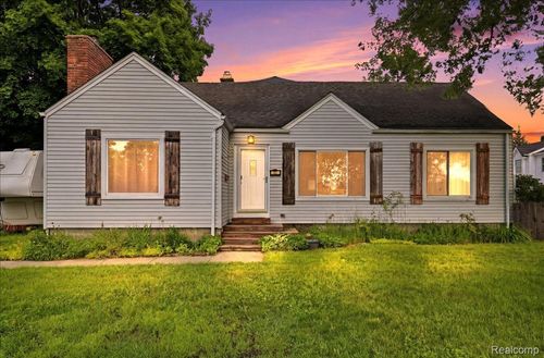 37 Ensley St, Oxford, MI, 48371-4949 | Card Image