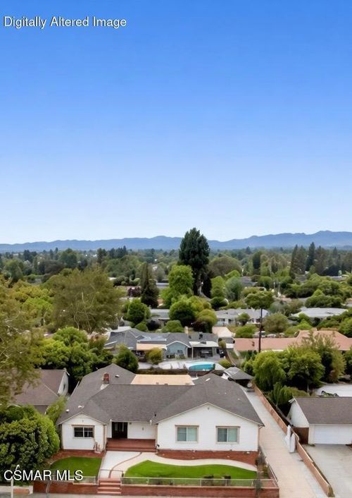 10111 Oak Park Ave, Northridge, CA, 91325-1636 | Card Image