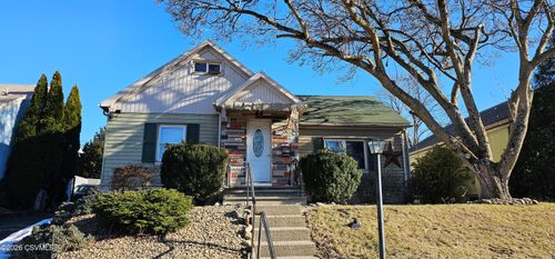 426 Park Dr, Sunbury, PA, 17801-1048 | Card Image