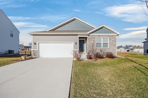 4170 Cheyenne Ct, Waukee, IA, 50263-7122 | Card Image