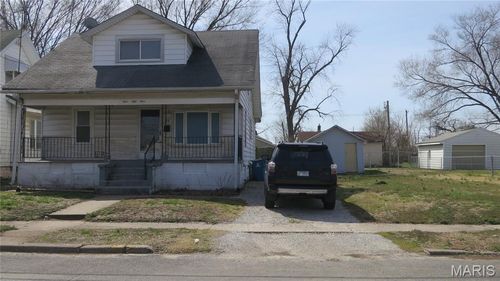 154 S Pence St, East Alton, IL, 62024-1142 | Card Image