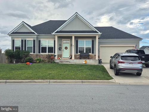82 Serpentine Way, MARTINSBURG, WV, 25405-1104 | Card Image