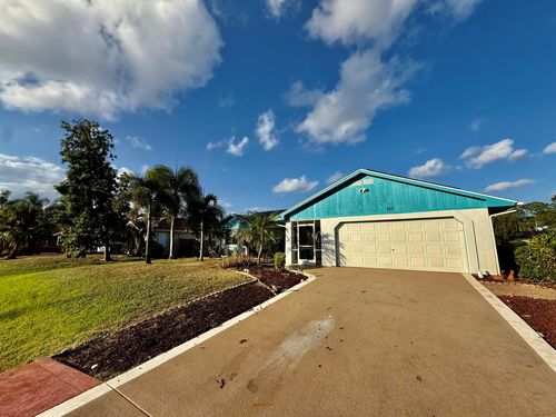 933 Se Streamlet Ave, Port St. Lucie, FL, 34983-4676 | Card Image