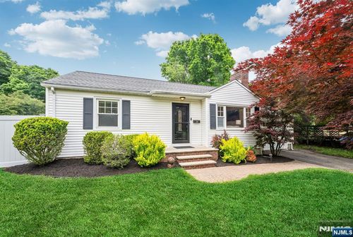 419 Wyckoff Ave, Ramsey, NJ, 07446-2207 | Card Image
