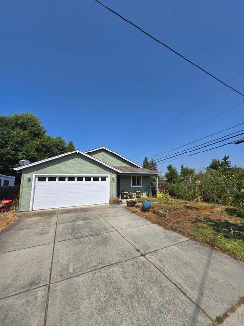 3885 Avenue C, White City, OR, 97503-1466 | Card Image