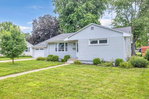 17 Parkway Dr, Sullivan, IL, 61951-1167 | Card Image