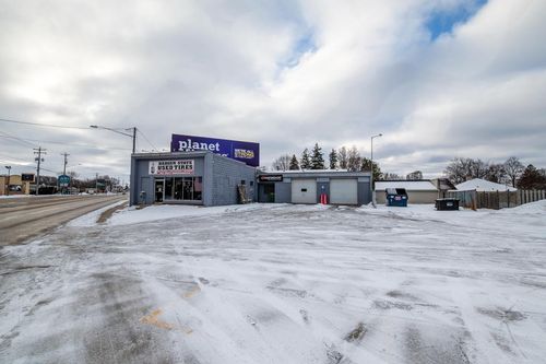 1666 Main Street, GREEN BAY, WI, 54302 | Card Image