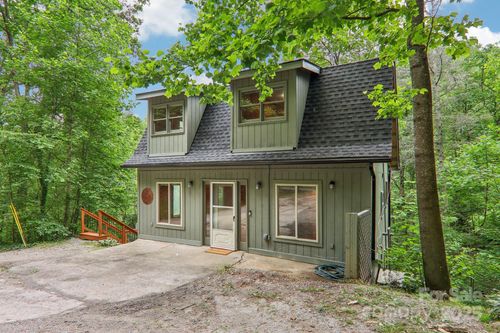 685 Freeman Creek Rd, Zirconia, NC, 28790-8880 | Card Image