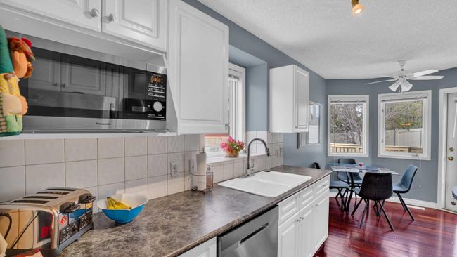 111 Sunlake Close Se, Home with 2 bedrooms, 3 bathrooms and 4 parking in Calgary AB | Image 11
