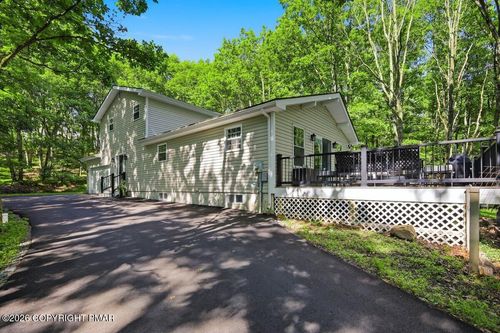 1106 Grand Mesa Dr, Saylorsburg, PA, 18353-8412 | Card Image