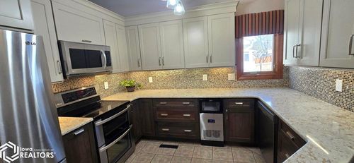 4742 Meadow Valley Dr, West Des Moines, IA, 50265-2007 | Card Image