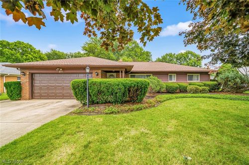 871 Cranbrook Drive, Highland Heights, OH, 44143 | Card Image