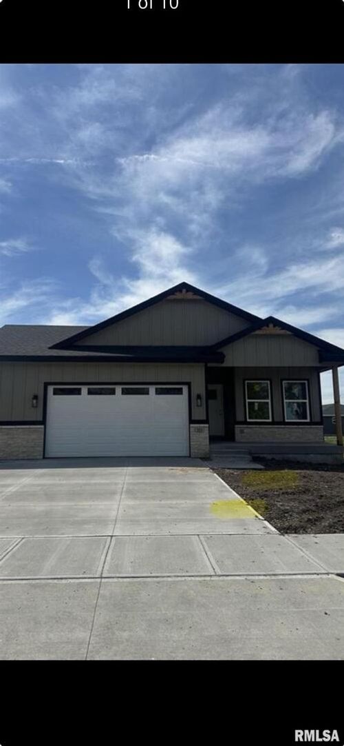 321 Knoll Ridge Dr, Hills, IA, 52235-7733 | Card Image