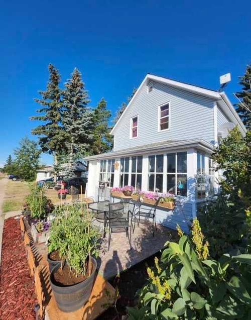 5016 51 St, Hardisty, AB, T0B1V0 | Card Image