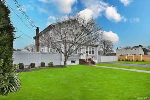 116 15th Ave, West Babylon, NY, 11704-4530 | Card Image